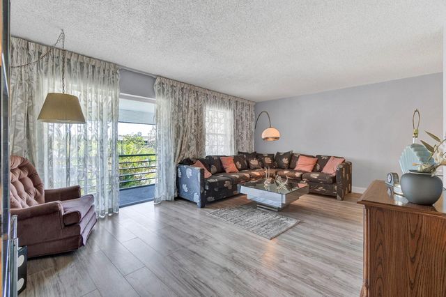 5190 E Sabal Palm Boulevard 304, Tamarac, FL 33319
