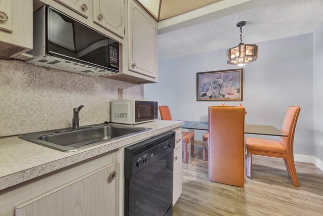 5190 E Sabal Palm Boulevard 304, Tamarac, FL 33319