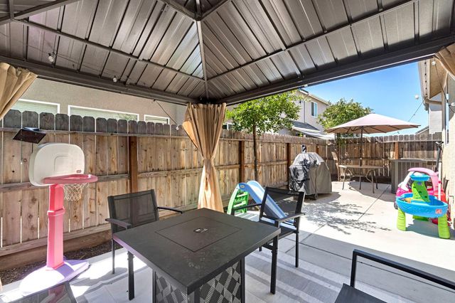 3750 Highclere Way, Clovis, CA 93619