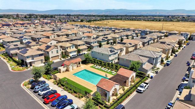 3750 Highclere Way, Clovis, CA 93619