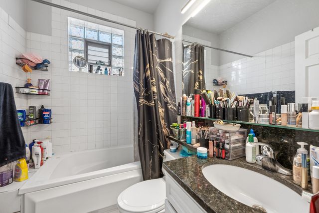 1427 W Winona Street, Chicago, IL 60640