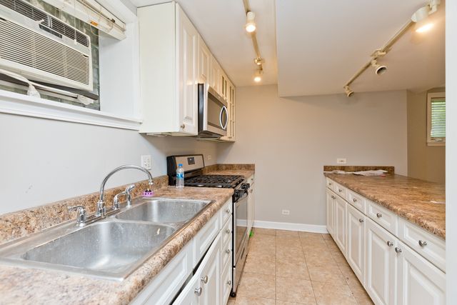 1427 W Winona Street, Chicago, IL 60640