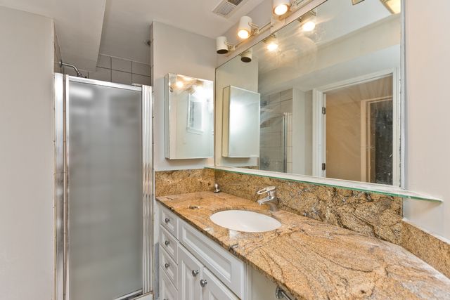 1427 W Winona Street, Chicago, IL 60640