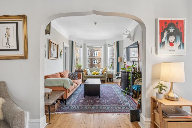 1427 W Winona Street, Chicago, IL 60640