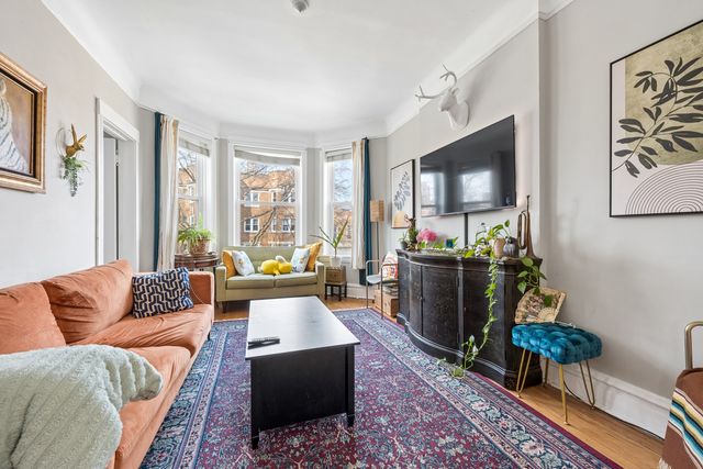 1427 W Winona Street, Chicago, IL 60640