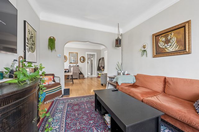 1427 W Winona Street, Chicago, IL 60640