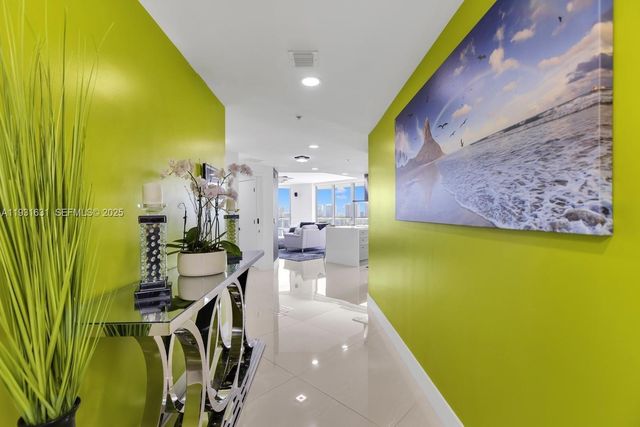 17111 Biscayne Blvd 909, North Miami Beach, FL 33160