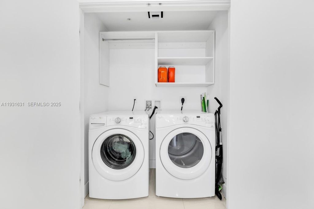 Image 33 of property listing at 17111 Biscayne Blvd 909, North Miami Beach, FL 33160