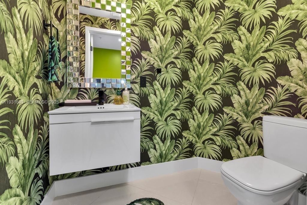 Image 43 of property listing at 17111 Biscayne Blvd 909, North Miami Beach, FL 33160