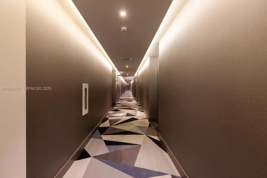 Image 5 of property listing at 17111 Biscayne Blvd 909, North Miami Beach, FL 33160