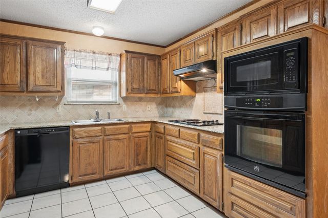 2528 Willowdale Drive, Carrollton, TX 75006