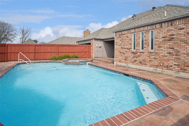 2528 Willowdale Drive, Carrollton, TX 75006