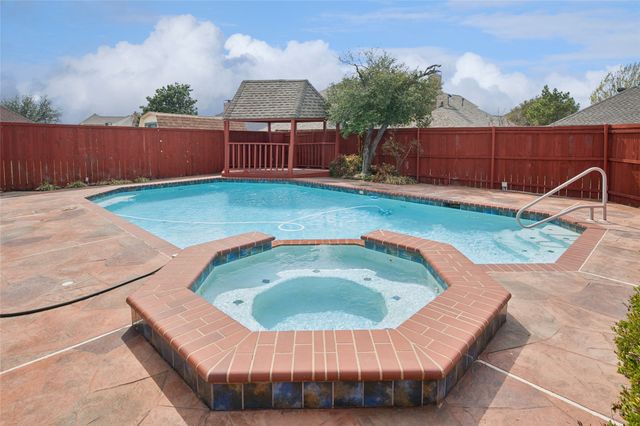 2528 Willowdale Drive, Carrollton, TX 75006