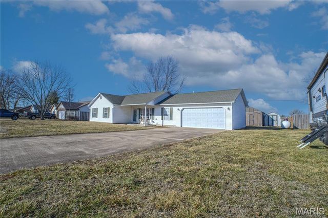 1131 Howard Drive, Lebanon, MO 65536