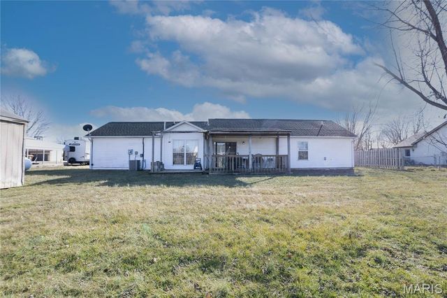 1131 Howard Drive, Lebanon, MO 65536