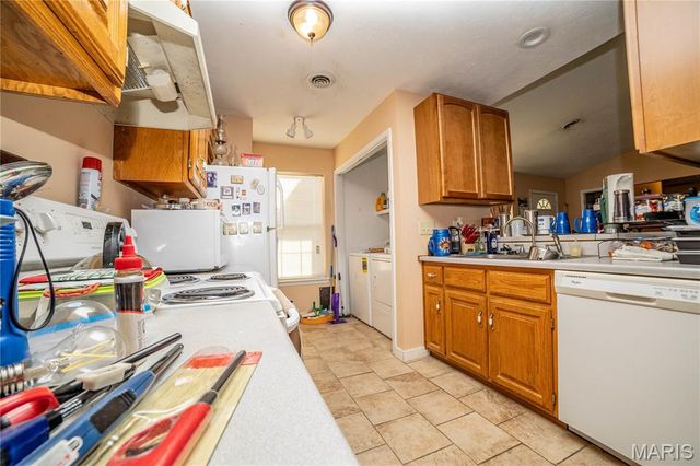 1131 Howard Drive, Lebanon, MO 65536