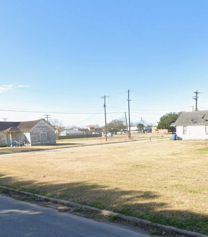 716 Wilkins Street, Hempstead, TX 77445
