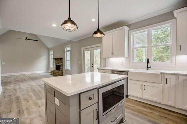 105 Bob White Drive, Calhoun, GA 30701