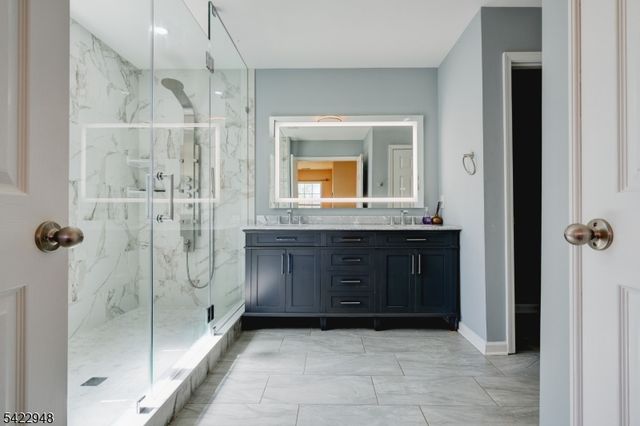 44 Scarlet Oak Dr, Montgomery Twp., NJ 08540
