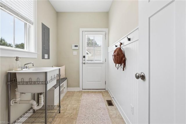 1433 Waltham Lane, Newport News, VA 23608