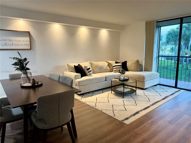 8045 SW 107th Ave 212, Miami, FL 33173