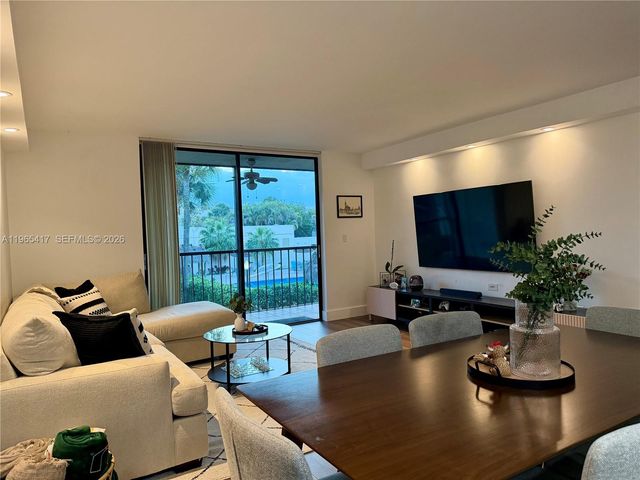 8045 SW 107th Ave 212, Miami, FL 33173