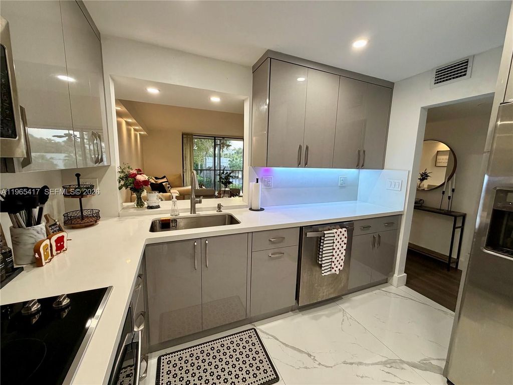 8045 SW 107th Ave 212, Miami, FL 33173