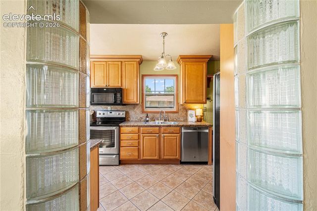 27 Dunsmere Avenue, Pueblo, CO 81004