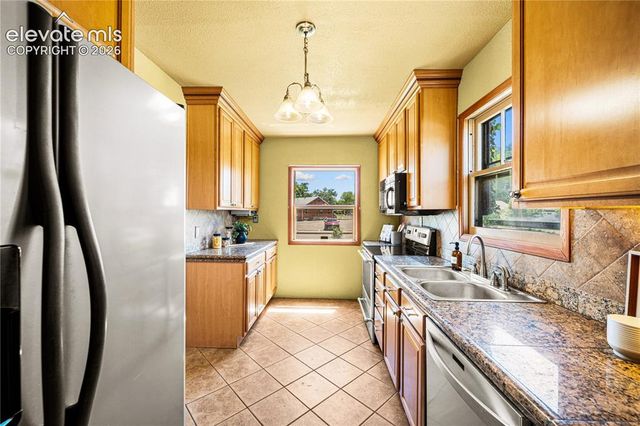 27 Dunsmere Avenue, Pueblo, CO 81004