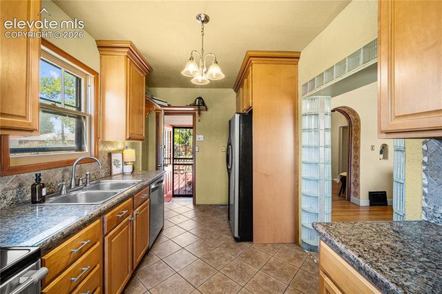 27 Dunsmere Avenue, Pueblo, CO 81004