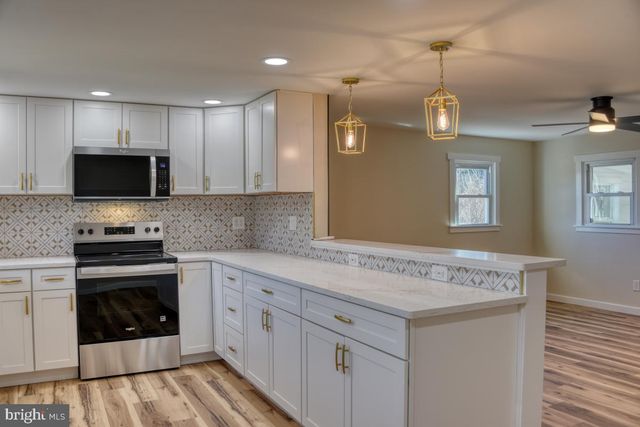 207 N PROSPECT HILL DR, Schaefferstown, PA 17088