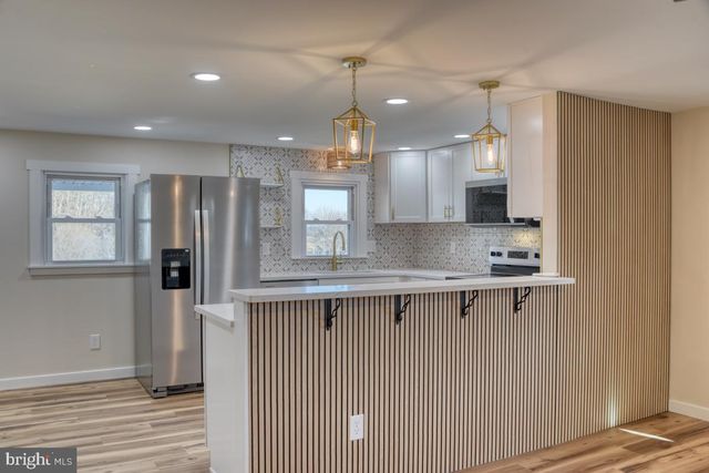 207 N PROSPECT HILL DR, Schaefferstown, PA 17088