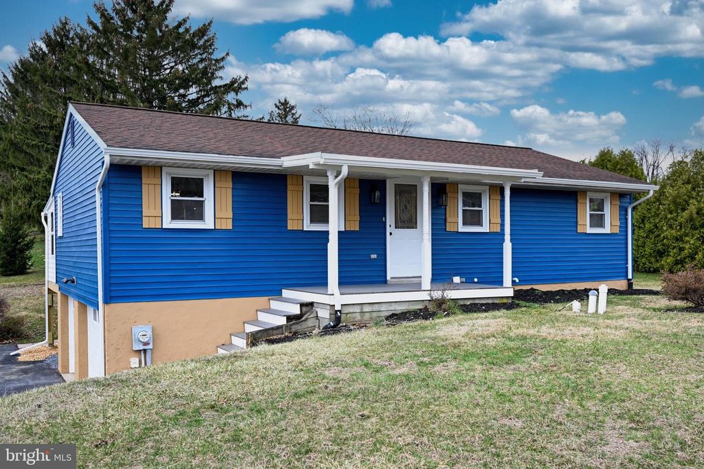 207 N PROSPECT HILL DR, Schaefferstown, PA 17088