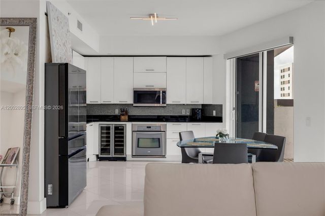 60 SW 13t St 1124, Miami, FL 33130