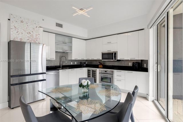 60 SW 13t St 1124, Miami, FL 33130