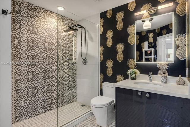 60 SW 13t St 1124, Miami, FL 33130