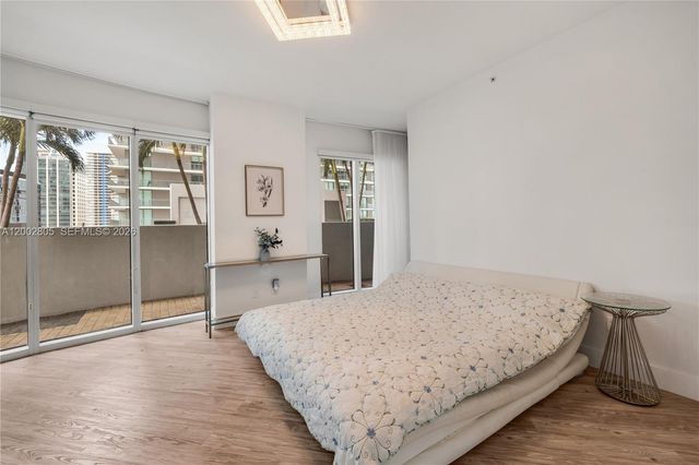 60 SW 13t St 1124, Miami, FL 33130