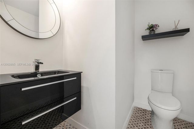 60 SW 13t St 1124, Miami, FL 33130