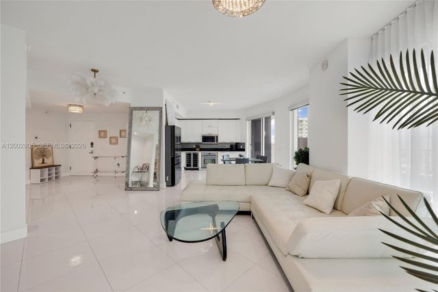 60 SW 13t St 1124, Miami, FL 33130