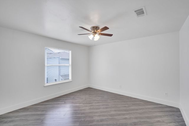 2306 Balvanera Plaza, Dallas, TX 75211