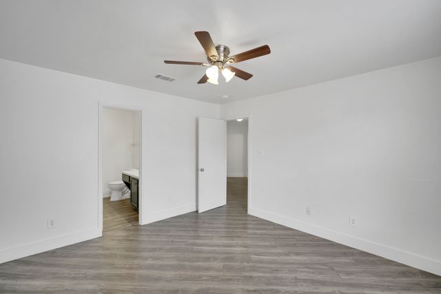 2306 Balvanera Plaza, Dallas, TX 75211