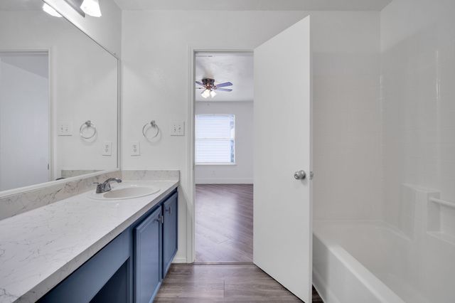 2306 Balvanera Plaza, Dallas, TX 75211