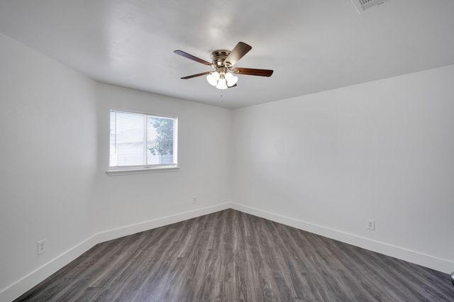 2306 Balvanera Plaza, Dallas, TX 75211