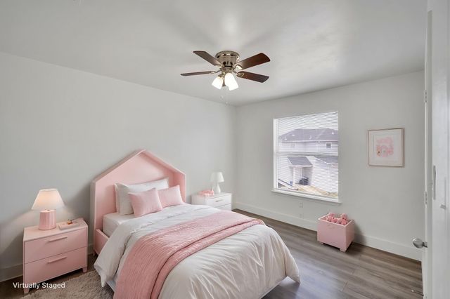 2306 Balvanera Plaza, Dallas, TX 75211