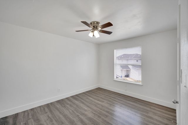 2306 Balvanera Plaza, Dallas, TX 75211