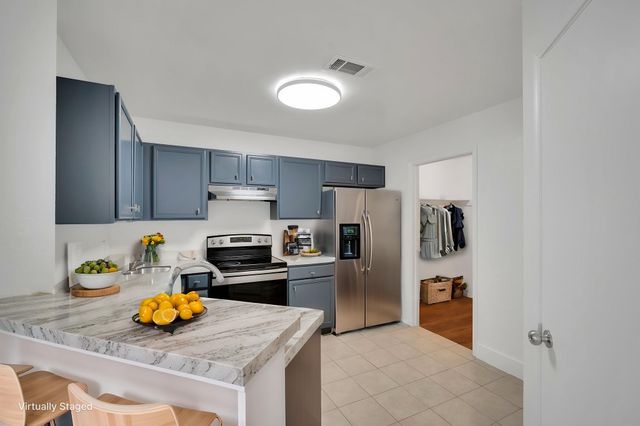2306 Balvanera Plaza, Dallas, TX 75211