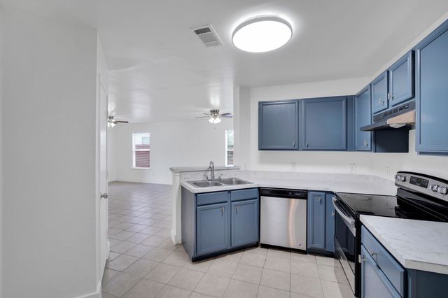 2306 Balvanera Plaza, Dallas, TX 75211
