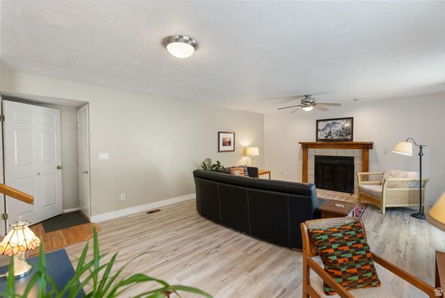 727 S 400 E, Farmington, UT 84025