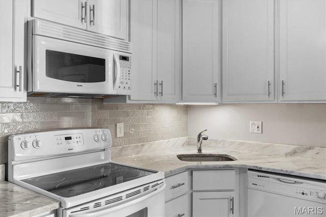 1436 Peacock Lane, St Louis, MO 63144