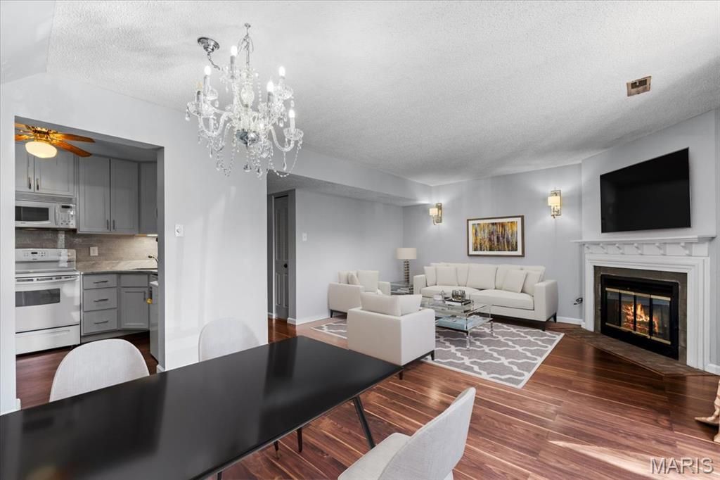 1436 Peacock Lane, St Louis, MO 63144